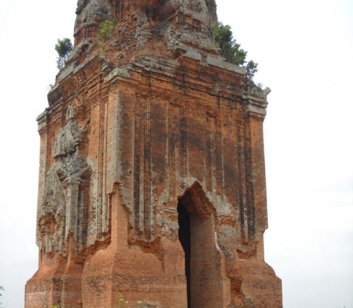 Tháp Phú Lốc
