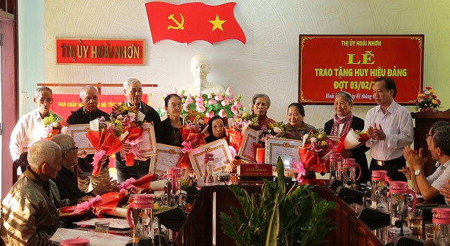 Thị ủy An Nhơn, Hoài Nhơn trao Huy hiệu Đảng đợt 3.2